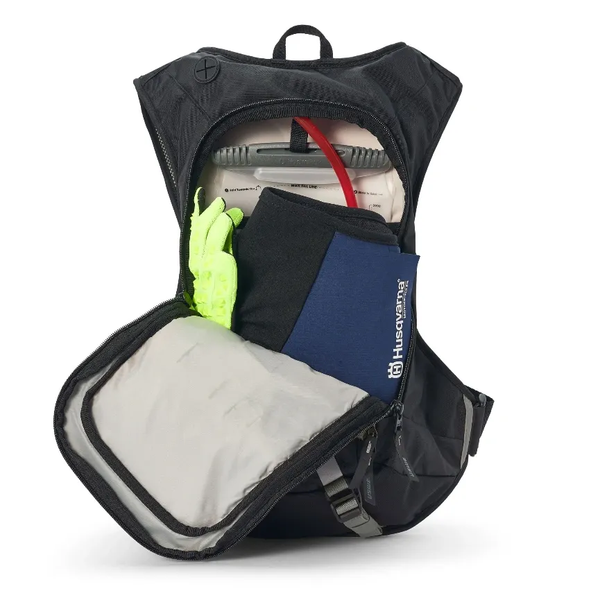 Moto-Hydro-12-Black-USWE-Hydration-Backpack-Main-Compartment-min.webp